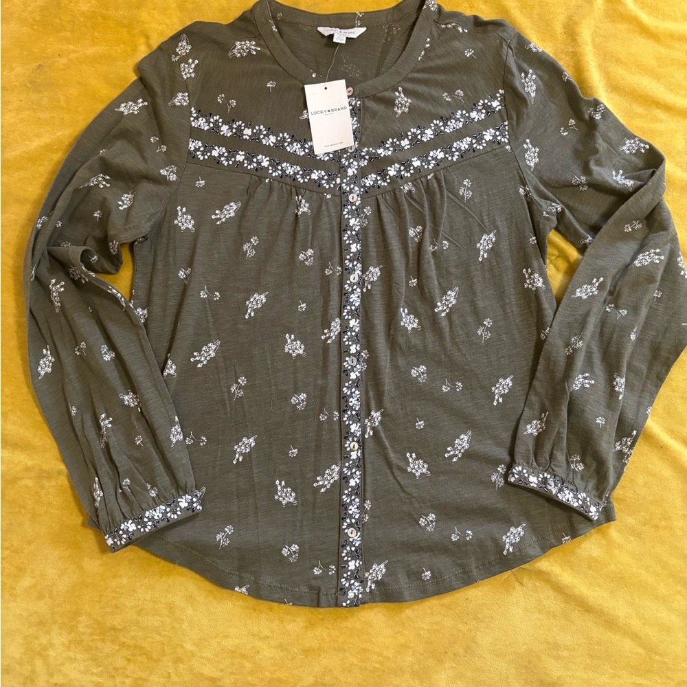 Lucky brand Floral Button-Front Long Sleeve Top! NWT size medium